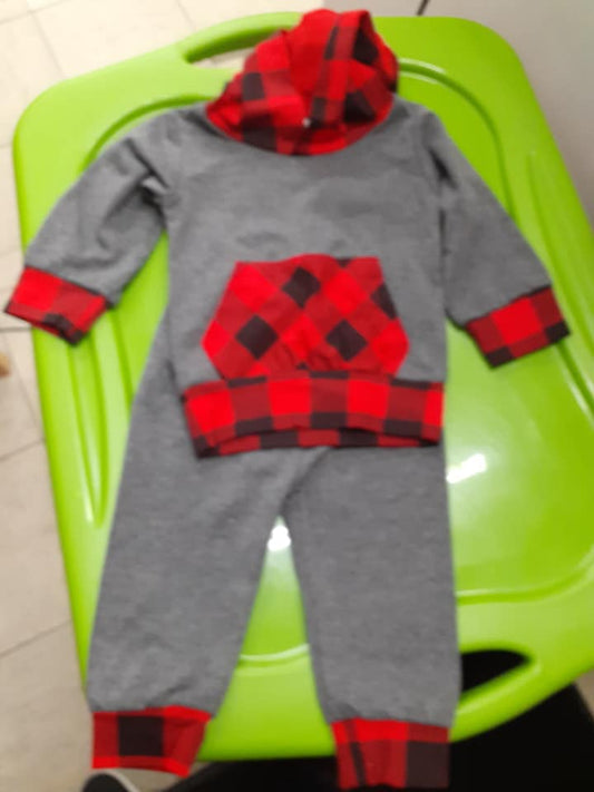 Black and Red Checkered Hoodie OUtfit